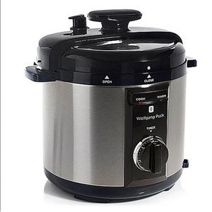 Wolfgang Puck 8qt Black new pressure cooker With the Hard cover recipe book
